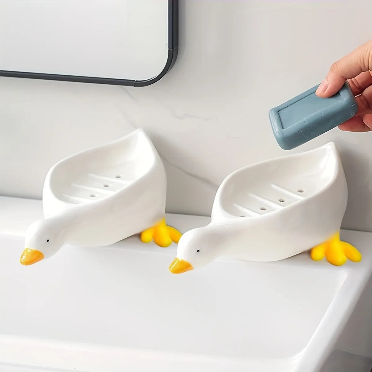 1pc Cute Duck Shaped Soap Dish, Plastic Drain Tray, Self Draining